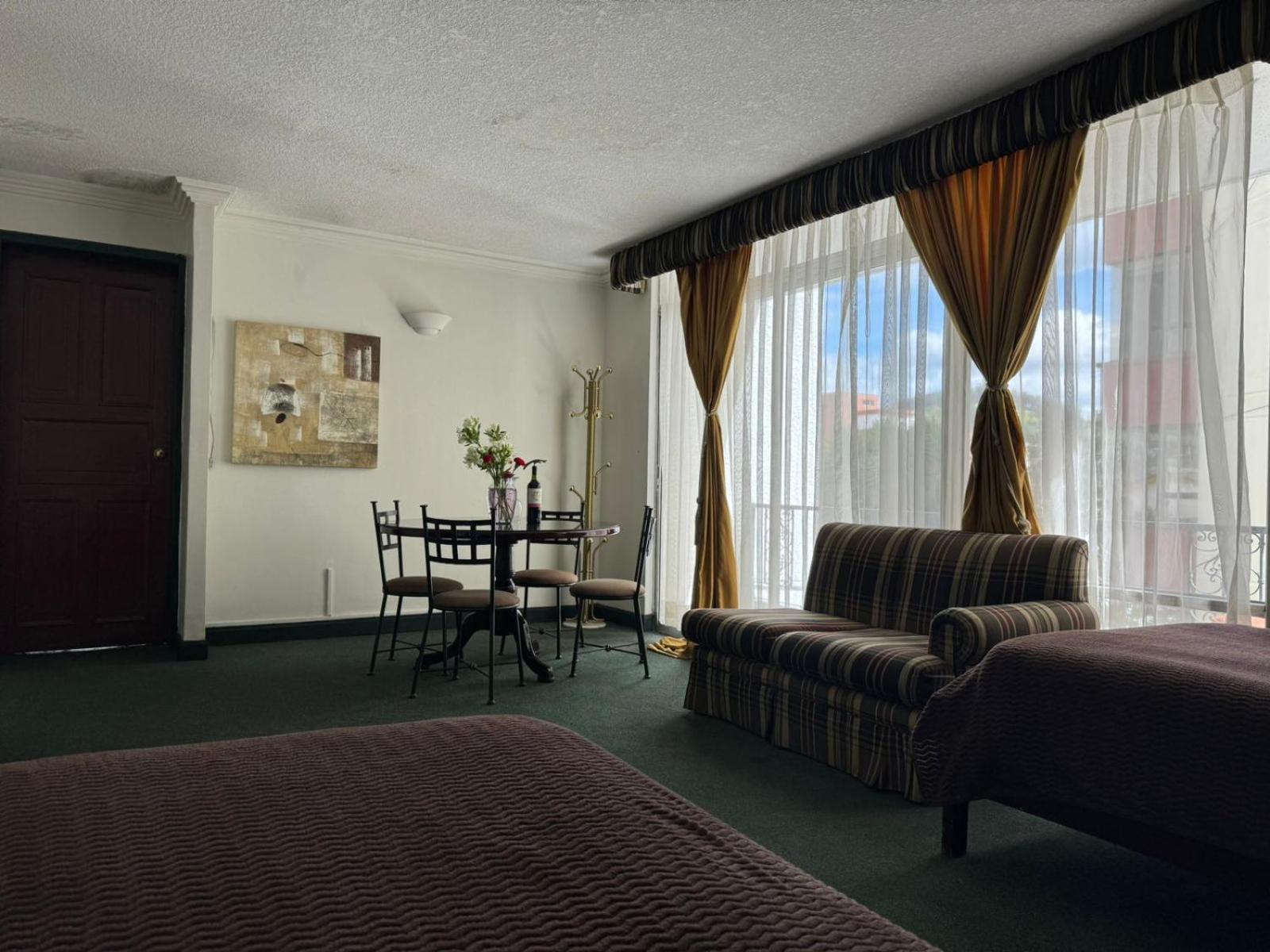 Suites & Hotel Gonzalez Suarez 基多 外观 照片